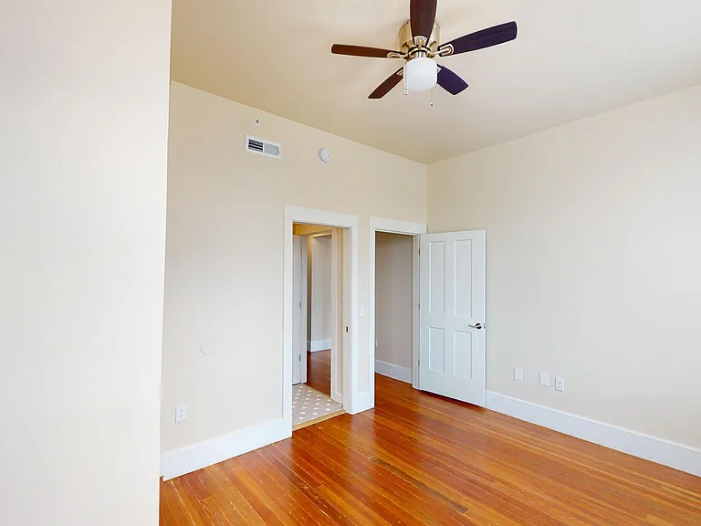 100 E Clifton Ave #4 — Photo 11