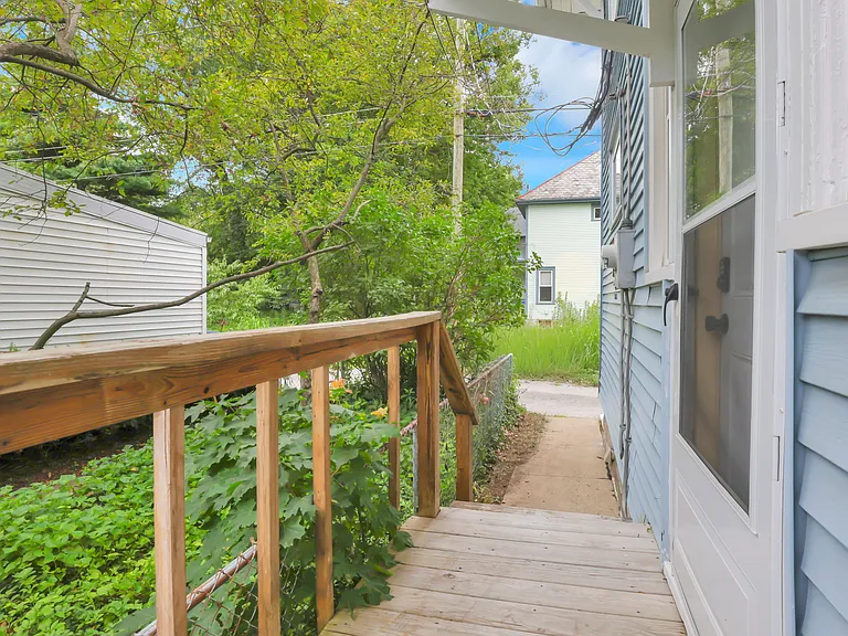 294 Wyandotte Ave — Photo 24