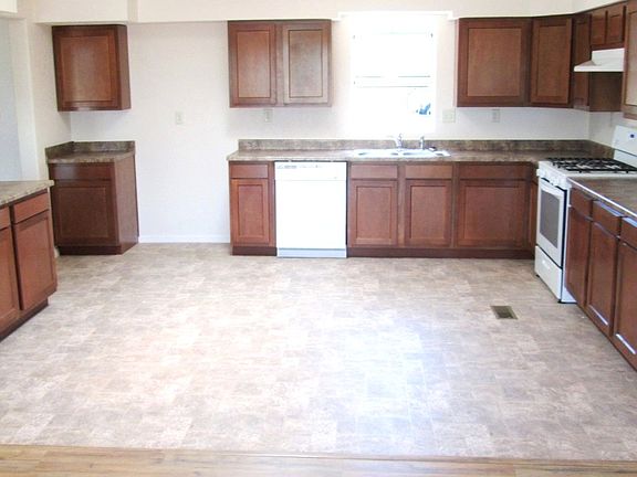 Wraparound Chef's Kitchen!