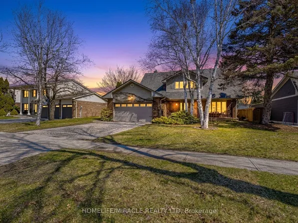 253 McCraney St W, Oakville, ON L6H 3A9