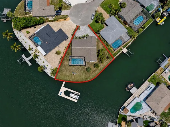 6301 Cottonwood Ln, Apollo Beach, FL 33572