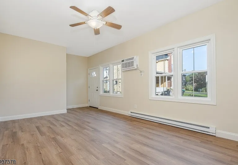 13 Maple St — Photo 5