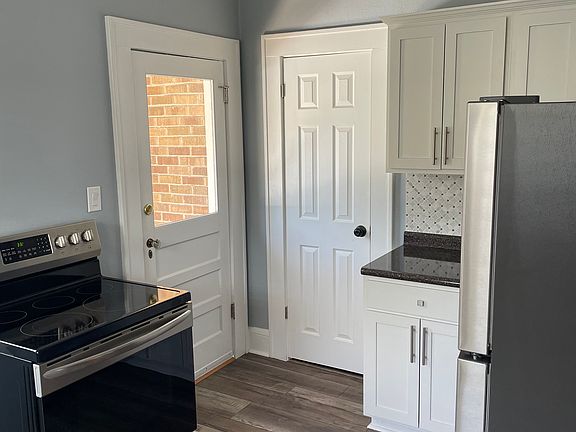 2nd image of 2579 Dellwood Ave