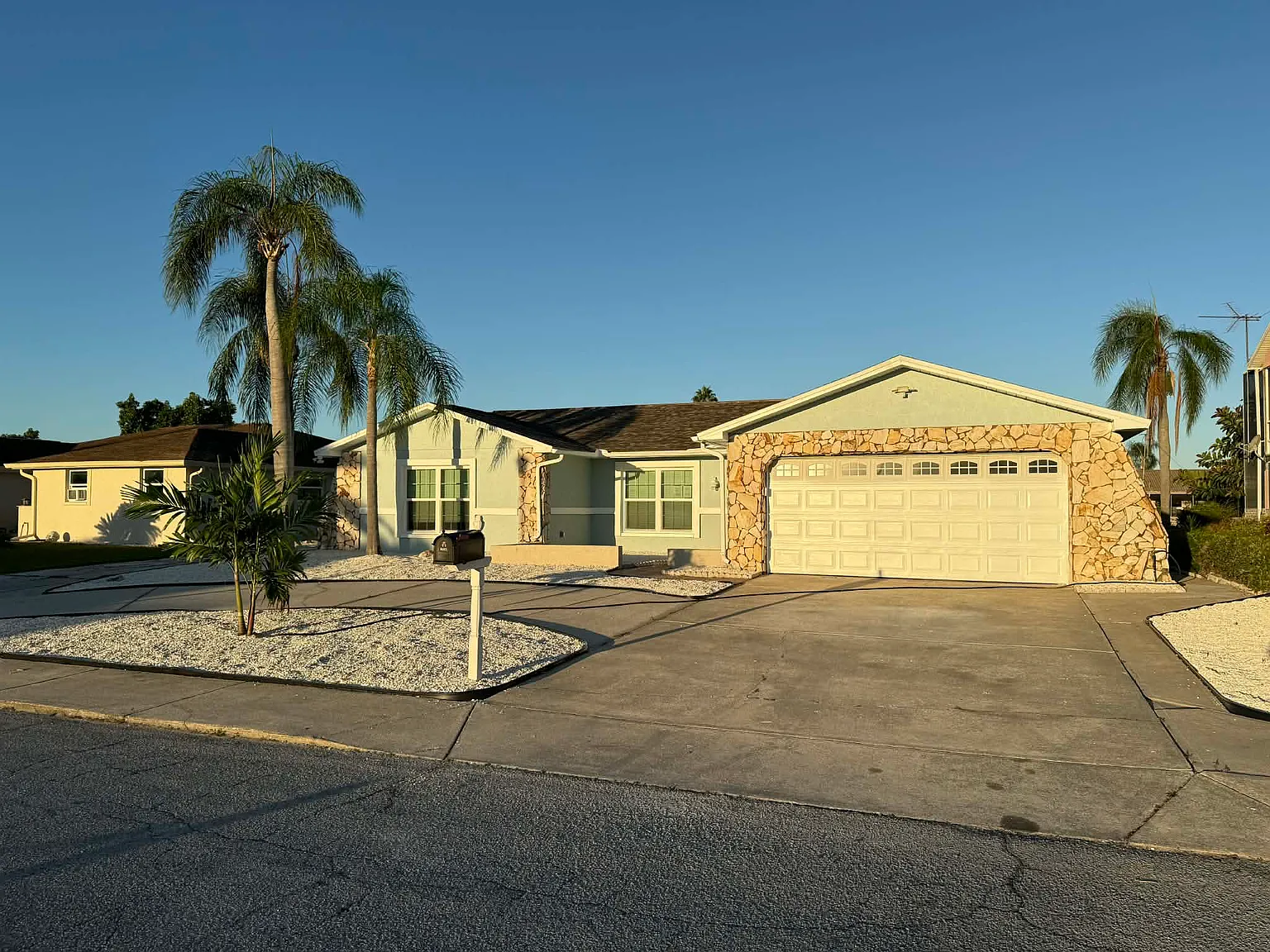 3 bed, 1904 sqft, $3,000 — Photo 2