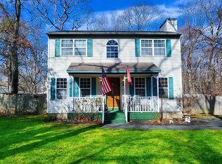 3 Pineway Ave, Mastic Beach, NY 11951