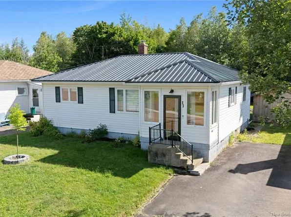 11 Alice Ave, Moncton, NB E1E 2H9