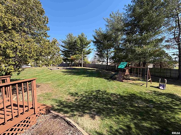 4th image of 122 Easy Dr