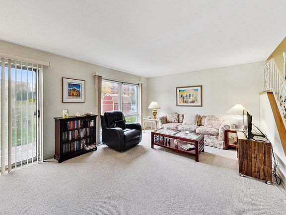5th image of 6826 N Sacramento Ave
