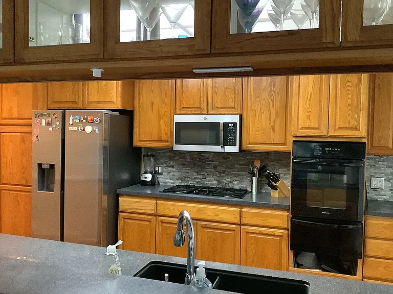 19251 Oxnard St — Photo 12