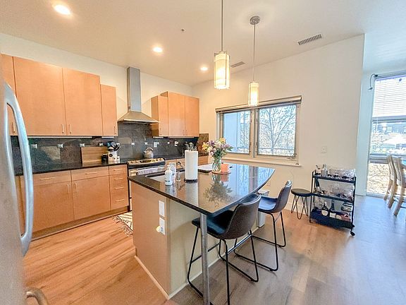 4th image of 2958 Syracuse St Unit 211