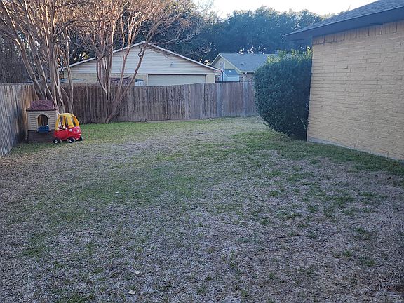 4th image of 1012 Whitehall Dr