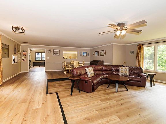 4th image of 14 Windridge St