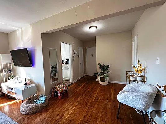 Rented by Prime Realty | media 12