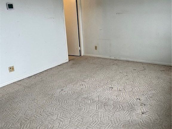 5th image of 1088 Delaware Ave