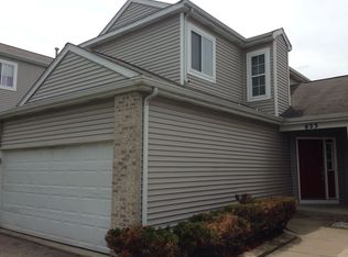 823 Park Bluff Cir, Elgin, IL 60120