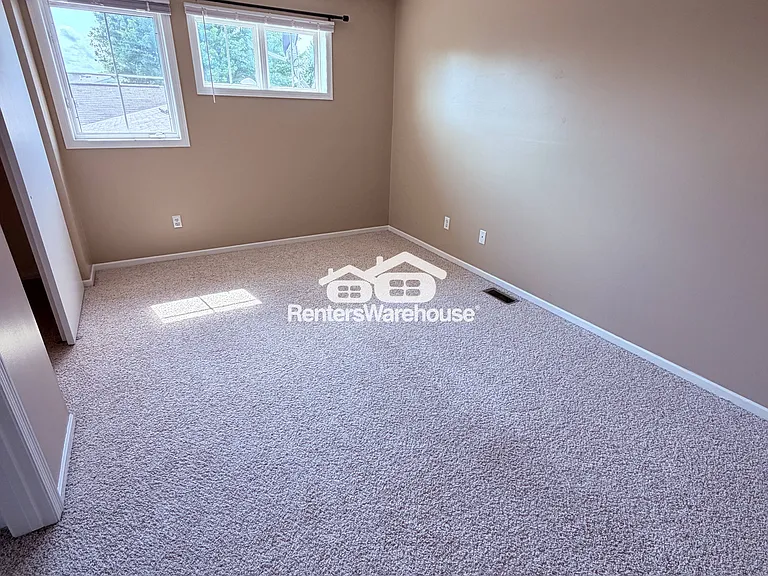 982 Crossing Way — Photo 9