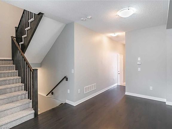3rd image of 4093 Maitland St
