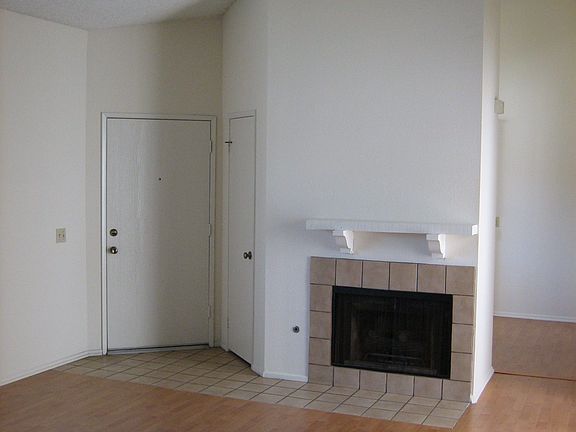 Large living room w/ fireplace