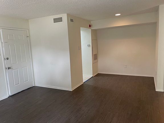 5th image of 3700 Idllebrook Cir 102 #102