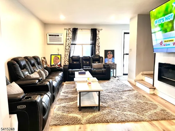 27 Melmore Gdns, East Orange City, NJ 07017