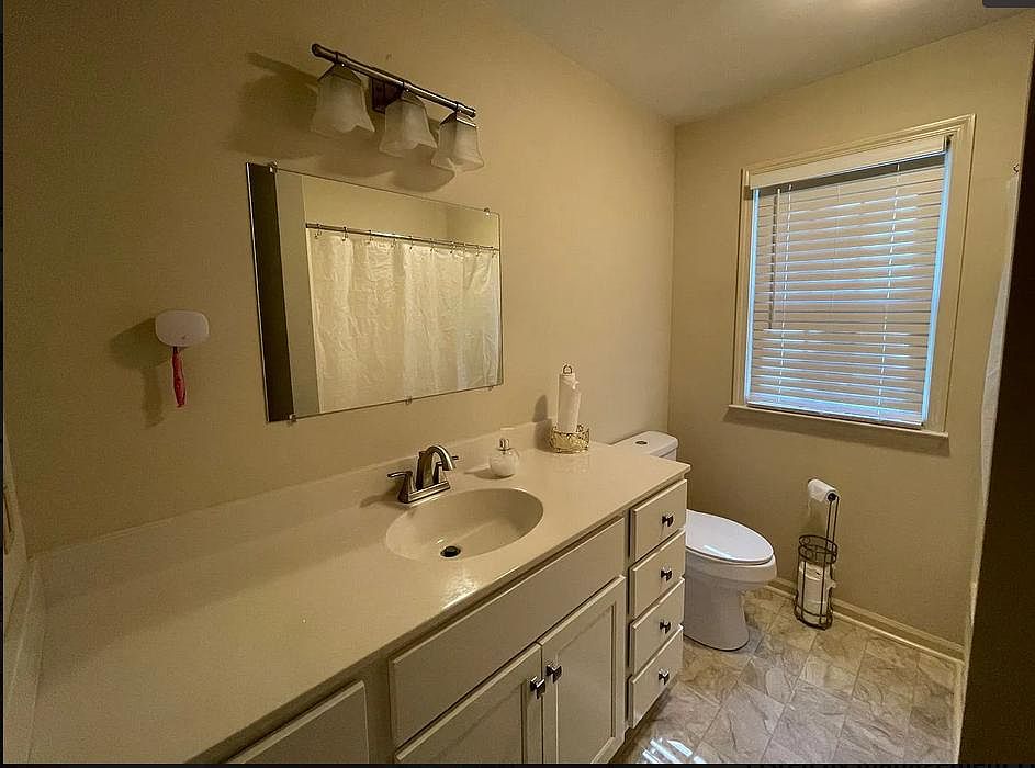 2nd image of 104 Lightwood Dr