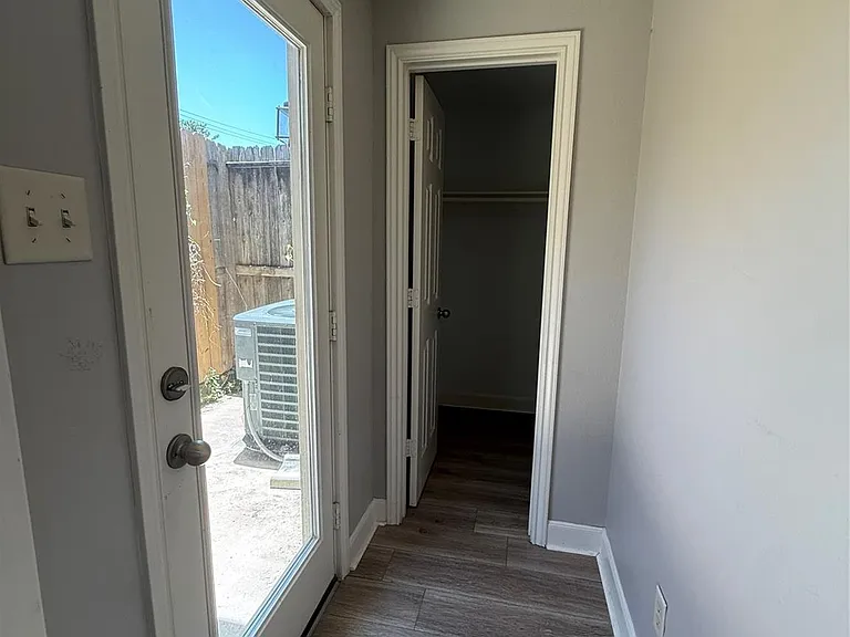 1605 W Dallas St #C — Photo 26