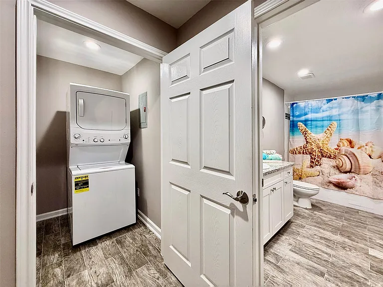 3487 Balboa Cir — Photo 38