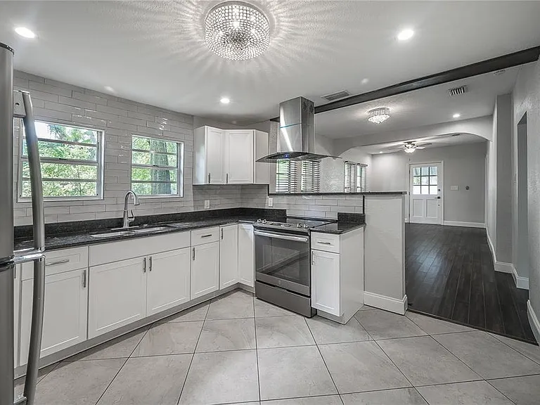 1222 E Curtis St — Photo 20