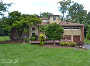 14 Lambert Ln, Upper Saddle River, NJ 07458