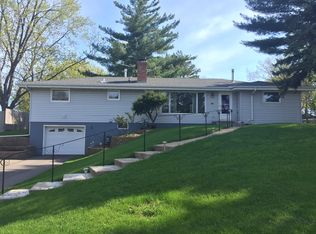 1011 106th St W, Bloomington, MN 55431