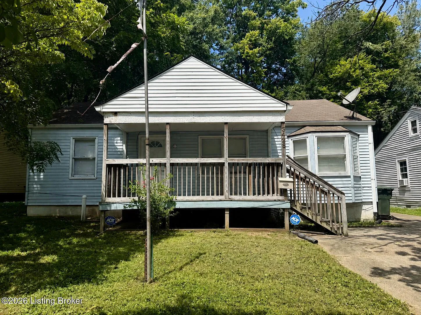 5 bed, 1.0 bath, 1418 sqft, $1,495 — Photo 1