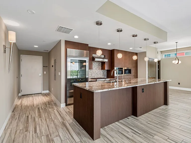 1120 E Kennedy Blvd #1030 — Photo 5