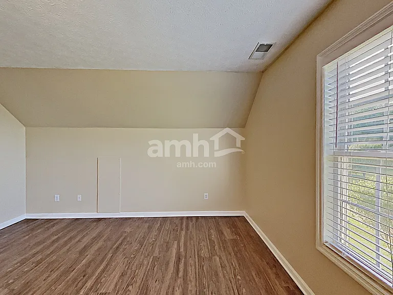 403 Woodlands Dr — Photo 12