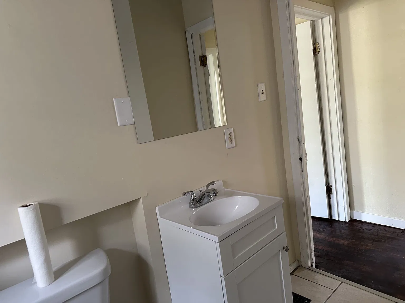 2 bed, 1560 sqft, $880 — Photo 2