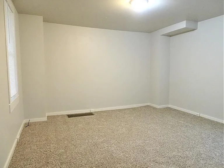 242 W Stiegel St — Photo 4
