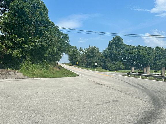 5th image of 1124 Castlerock Dr
