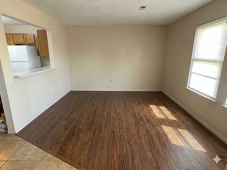 1531 Whitehall Blvd — Photo 2