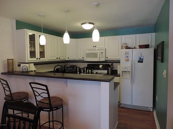 3rd image of 297 W Clay Ave APT 301