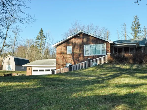 105 Woodland Dr, Irwin, PA 15642