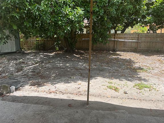 3rd image of 880 NE 157th Ter #0