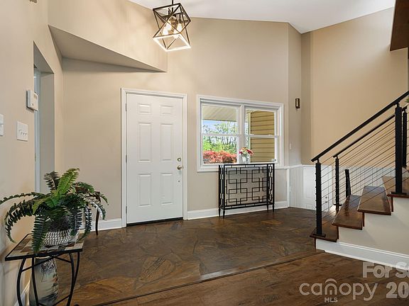 4th image of 87 W Oakview Rd