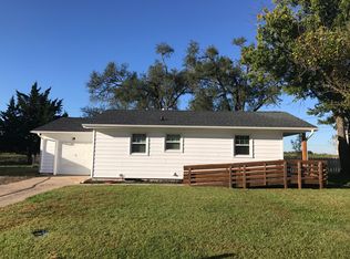 109 NE Pine Ln, Topeka, KS 66617