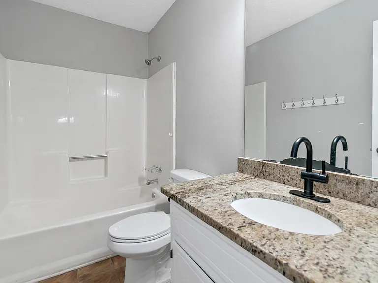 321 Summerwood Ln — Photo 9