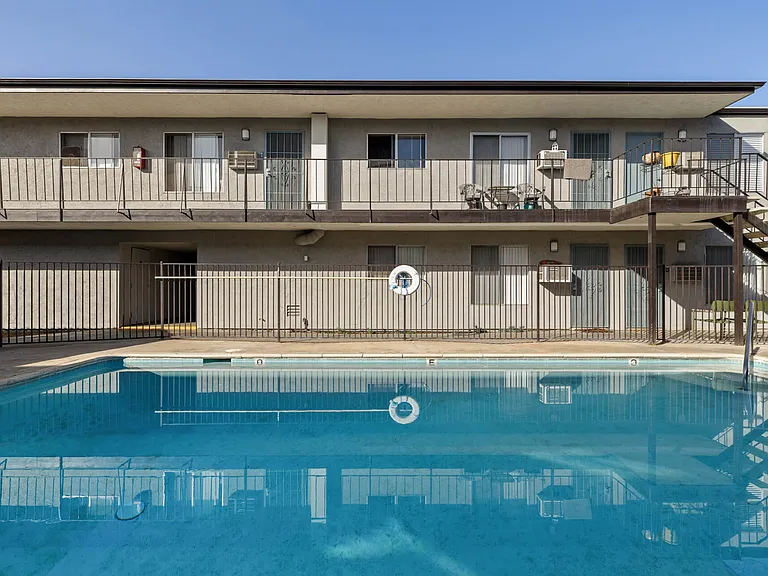 Valle at 9121 Kenwood — Photo 13