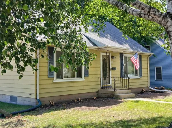 1104 6th AVENUE, Grafton, WI 53024