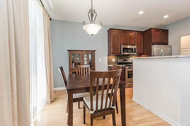 1029 Enfield Dr — Photo 6