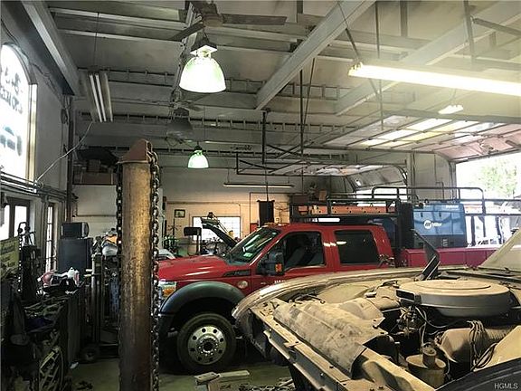 5th image of 211 Railroad Ave