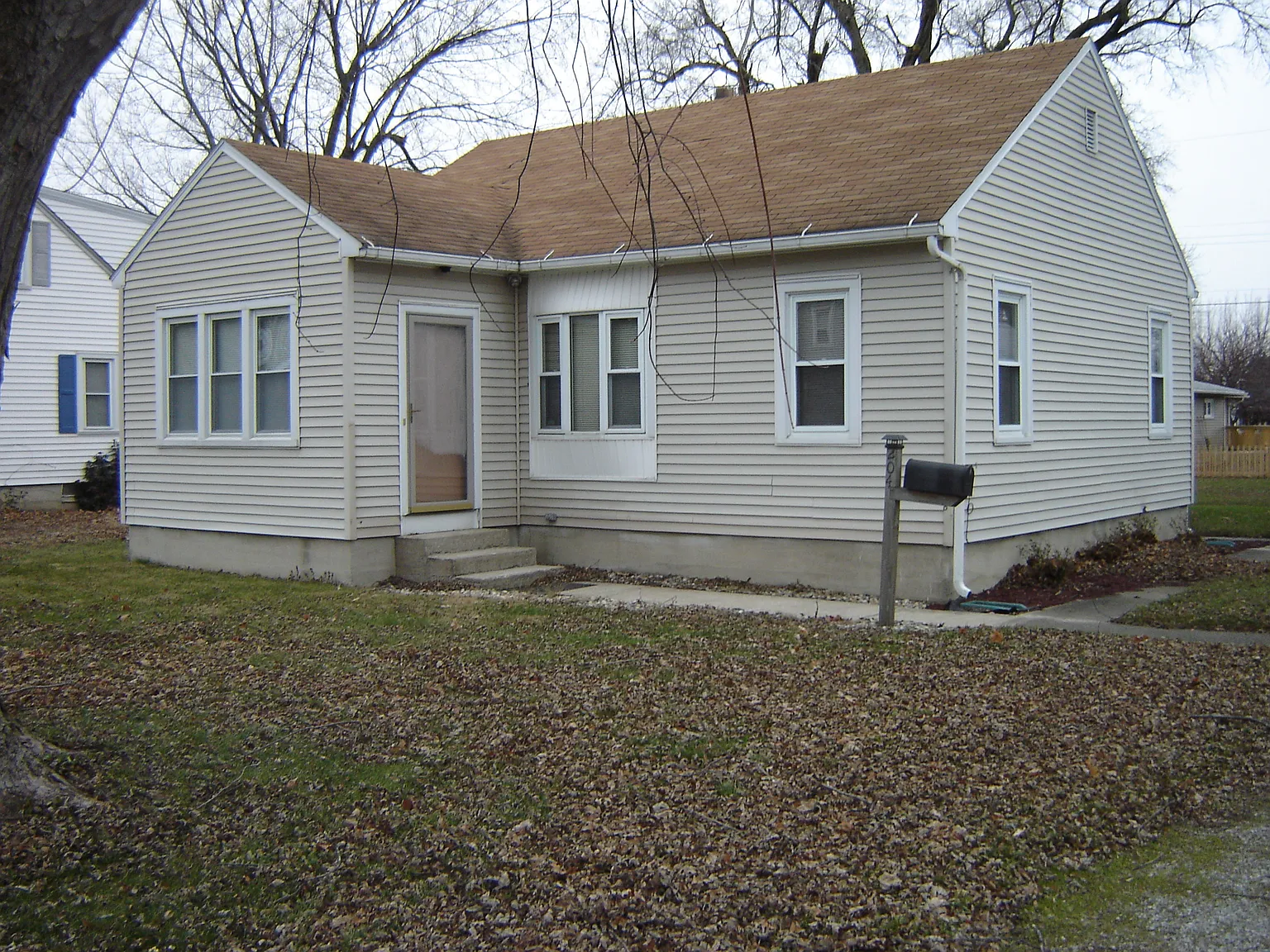 204 E Maple St photo 1