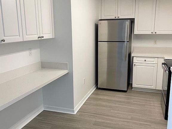 5th image of 255 Evernia St APT 1209