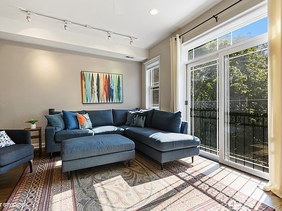 3rd image of 1509 N Hudson Ave APT 3
